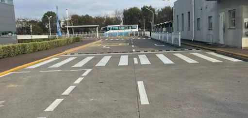 蘇州工廠劃線施工，為生產(chǎn)秩序筑牢基礎(chǔ)